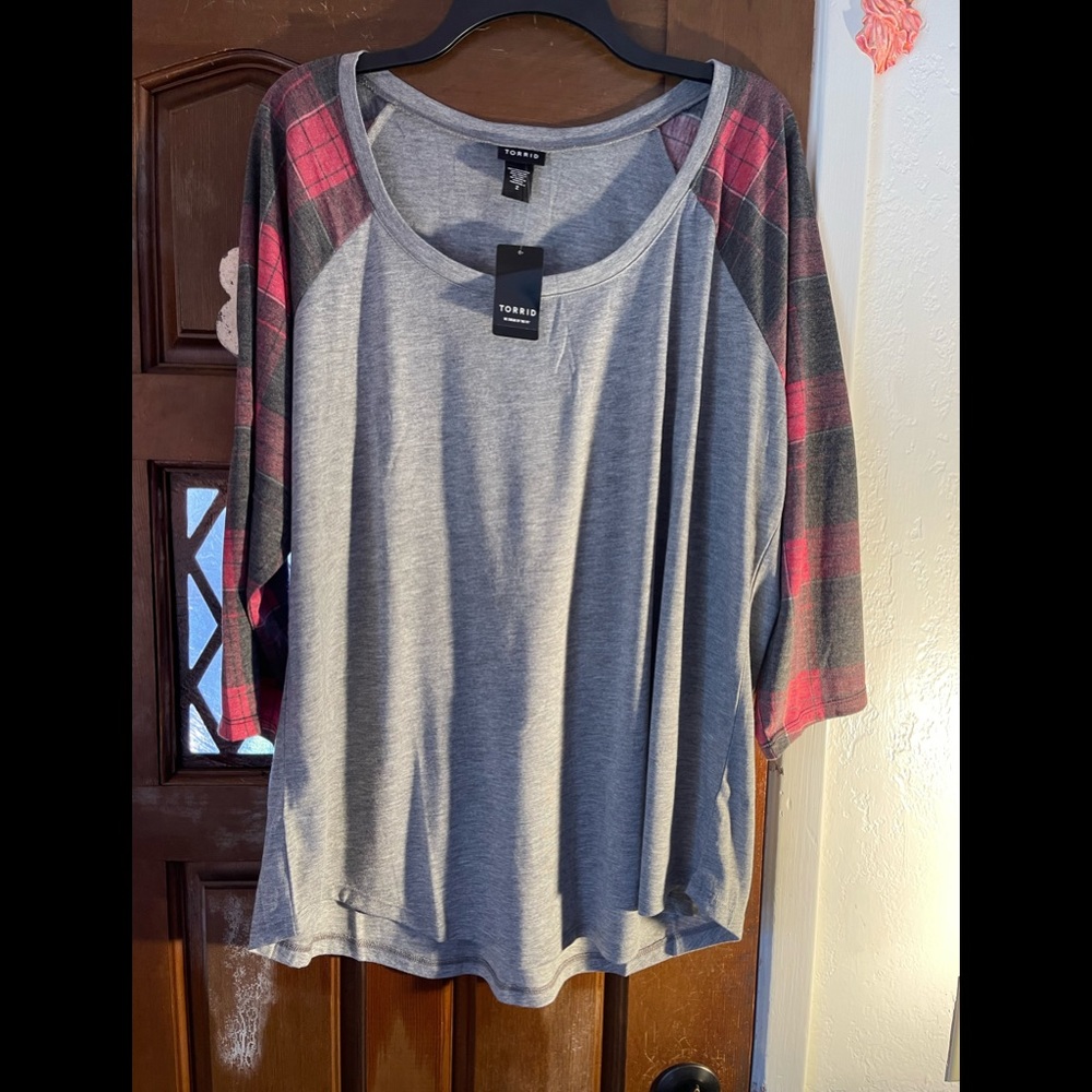 NWT Torrid light weight grey and red plaid jersey t-shirt